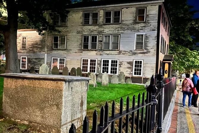 A Ghost Hunting Tour Specters and Apparitions in Salem - What this Salem ghost tour is really like