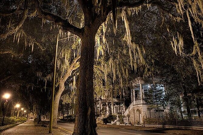 A Ghost Tour with 10 ORIGINAL Stories AND Equipment! - Rainbow Row has a less polished story