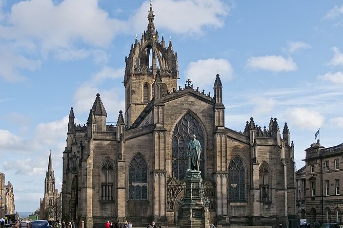 A History of Witchcraft in Edinburgh: A Self-Guided Audio Tour - High Street and the wider story of witchcraft