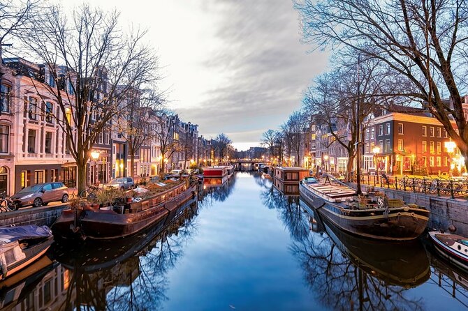 Amsterdam Haunted History and Ghost Walking Tour - Begijnhof and the silent nun