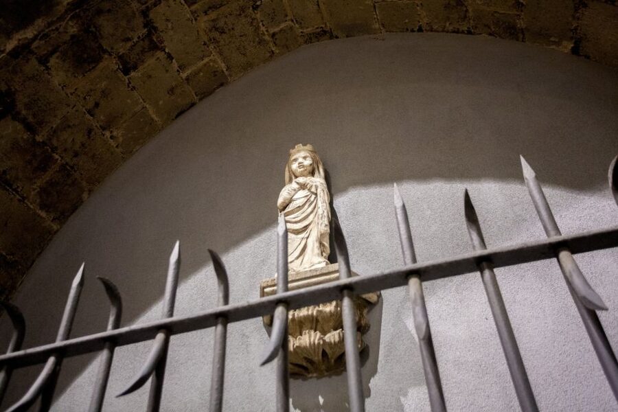 Barcelona: Dark History Night Walking Tour - Who should book this Barcelona night walk?