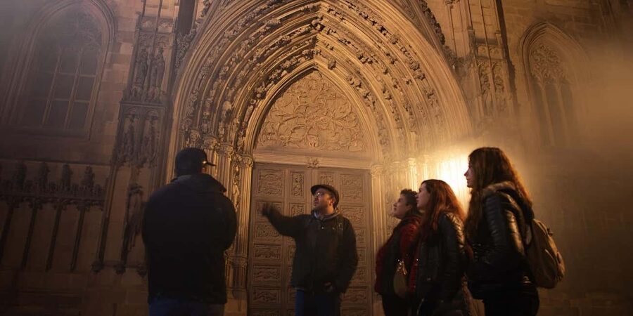 Barcelona: Ghosts of a Dark Past Walking Tour - Meeting the Guide at Plaça de Catalunya
