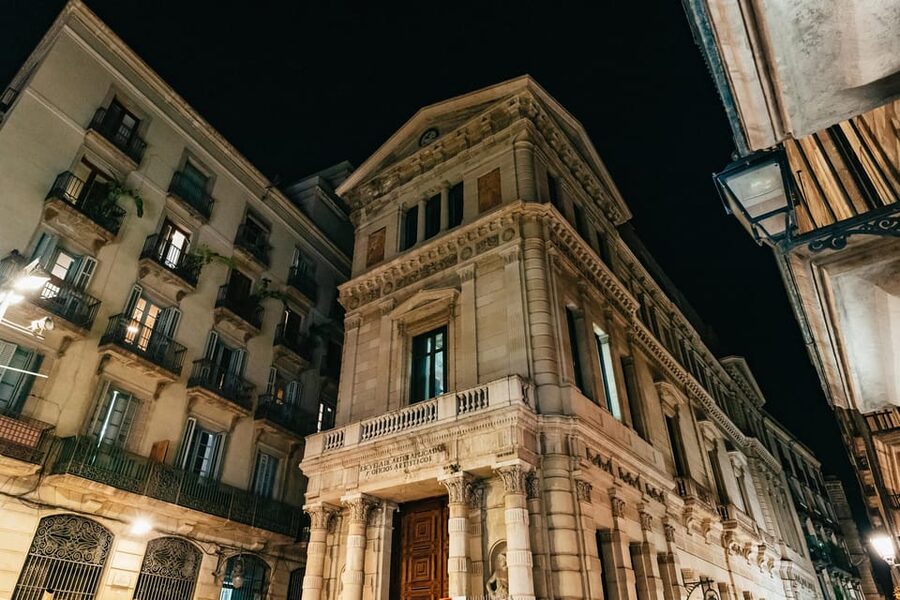 Barcelona: Gothic Quarter Ghosts and Legends Walking Tour - Why this Gothic Quarter walk is really a dark-history tour