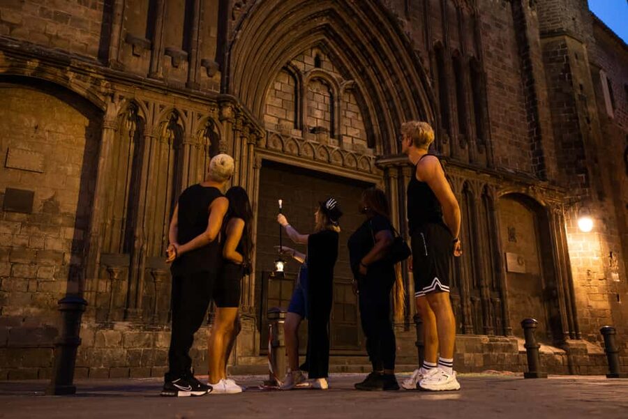 Barcelona: Gothic Quarter Tour Dark History & Ghosts Tour - Starting at Plaça del Canonge Colom and entering El Raval