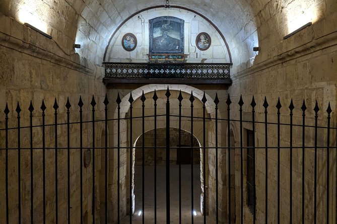 Birgu (Vittoriosa) Ghost and Crime Tour - The visual presentation adds useful context