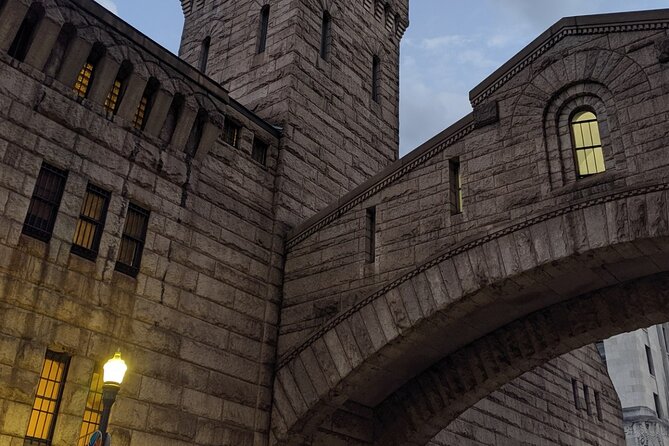Black & Ghost Tour - Guides Who Keep the Walk Personal