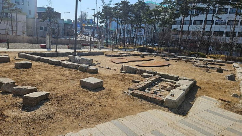 Blood & Tears: Korea Dark History Guided Walking Tour - Tapgol Park connects a city park to a national uprising