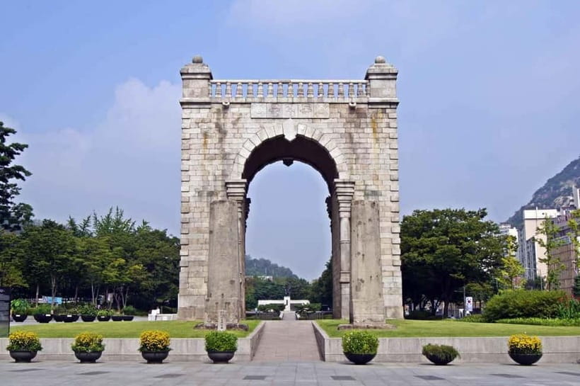 Blood & Tears: Korea Dark History Guided Walking Tour - Why the small group improves the history lesson
