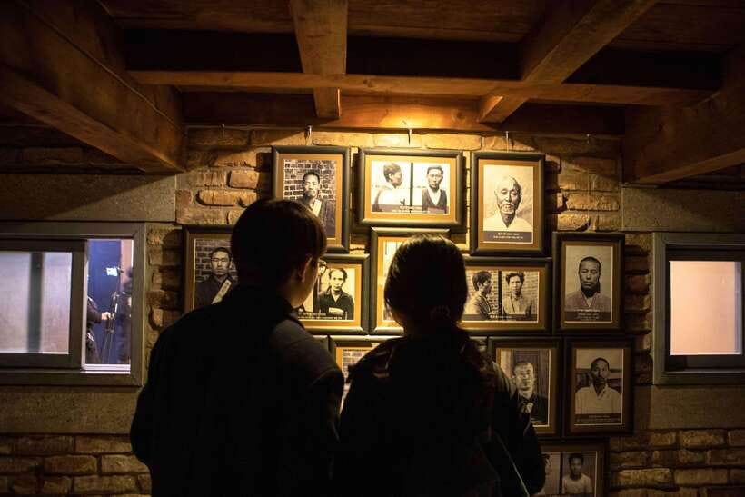 Blood & Tears: Korea Dark History Guided Walking Tour - Dongnimmun Arch tells a complicated independence story
