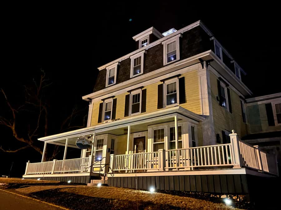Boothbay Haunted Ghost Walking Tour - Harbor House Inn and Boothbay’s lodging legends