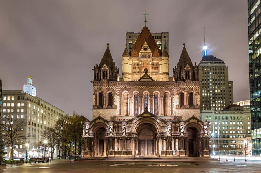 Boston: The Ghosts of Boston Tour - Mary Dyer’s statue and the tour’s most distinctive story