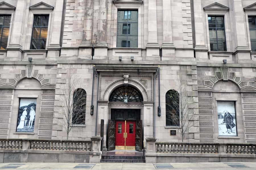 Boston: The Ghosts of Boston Tour - Meeting at King’s Chapel Burying Ground