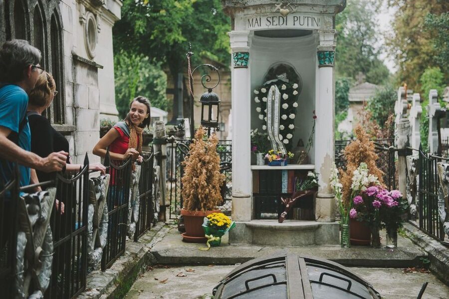 Bucharest: 3-Hour Dark History Tour with a Local - Bellu Cemetery, an outdoor gallery of stone and memory