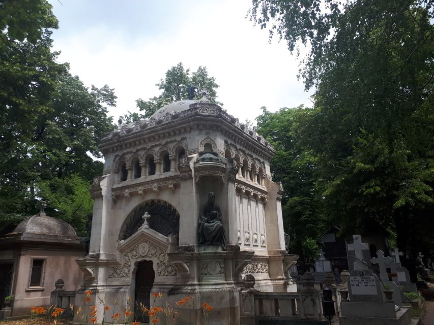 Bucharest: 3-Hour Dark History Tour with a Local - A three-hour route with plenty of walking