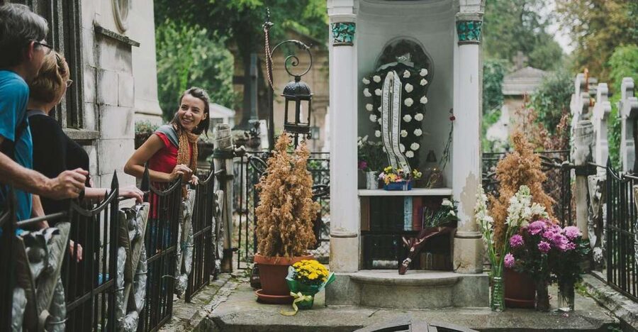 Bucharest: 3-Hour Dark History Tour with a Local - Six cemeteries and the road to Bellu