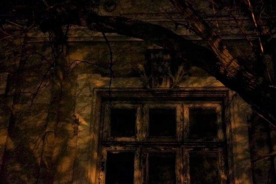 Bucharest: Ghost Stories & Romanian Mythology Walking Tour - Why the guide matters so much