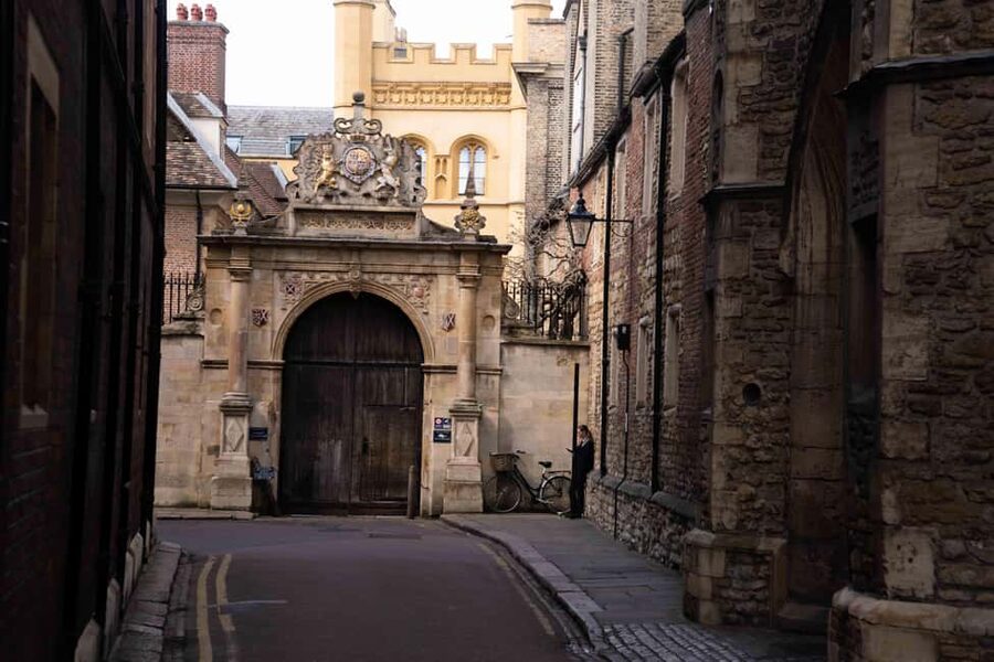Cambridge: Alumni-Led University Ghost Tour - Why this Cambridge ghost walk works
