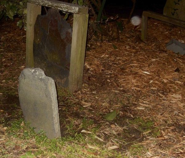 Charleston: 90-Minute Ghost & Graveyard Walking Tour - Burial customs, headstones, and the people beneath them