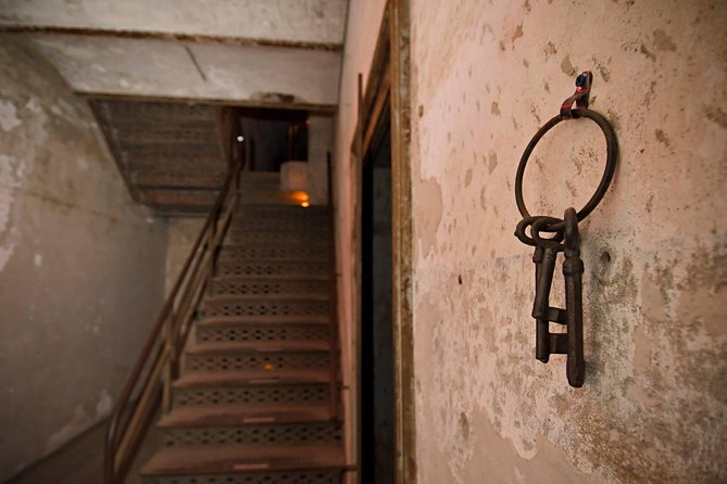 Charleston Haunted Jail Night-Time Walking Tour with Admission to Old City Jail - A real jail with a ghost-tour reputation