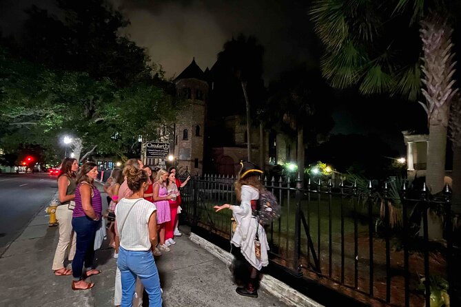 Charleston Nightmares and Nightcaps Ghost Walking Tour - Why Charleston works so well after dark
