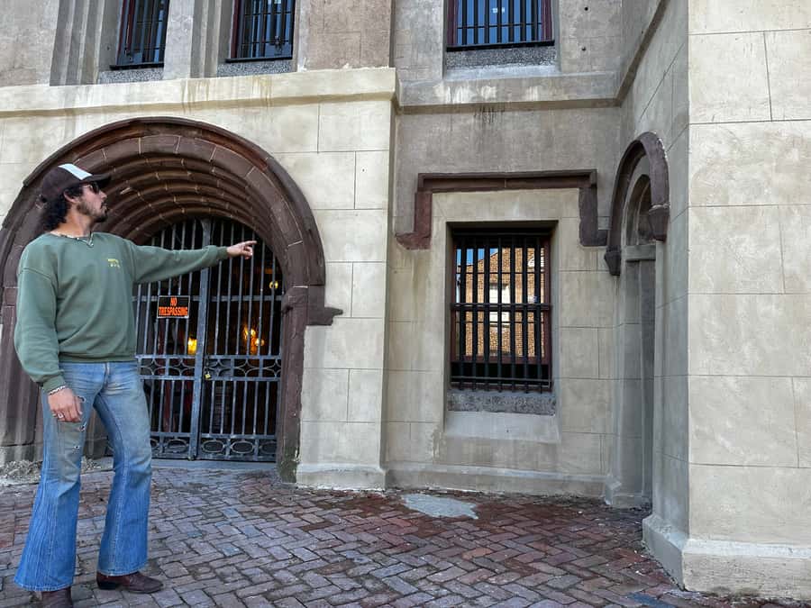 Charleston: Pirates and Ghosts Guided Walking Tour - Starting at the harbor and Waterfront Park