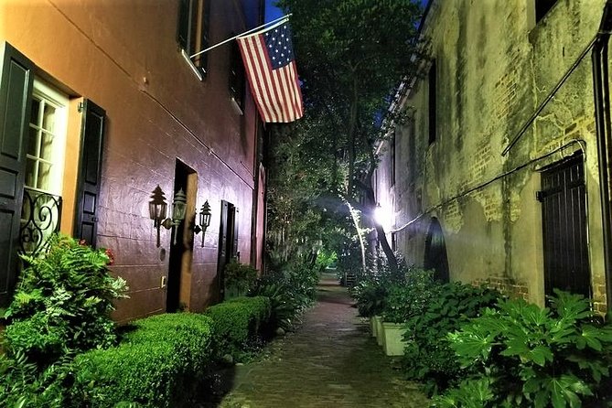 Charleston's Pleasing Terrors Night-Time Walking Ghost Tour - Why Charleston works so well after dark