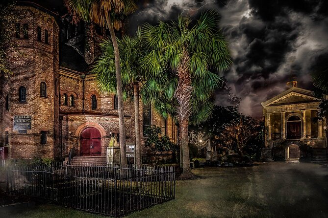 Charleston’s Spirits & Spirits Haunted Pub Crawl - Why haunted Charleston works best on foot