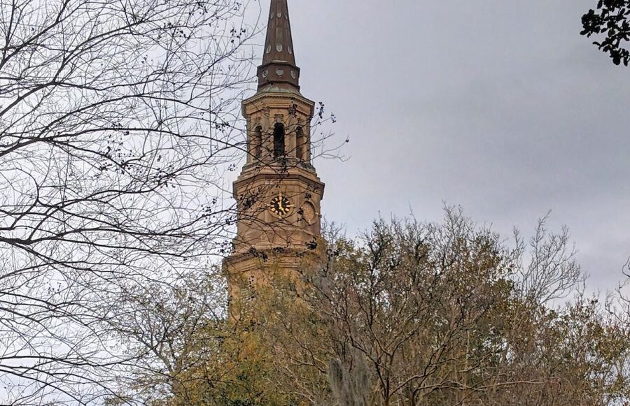 Charleston: Small-Group Ghost Walking Tour at Night - Charleston ghosts begin with real history