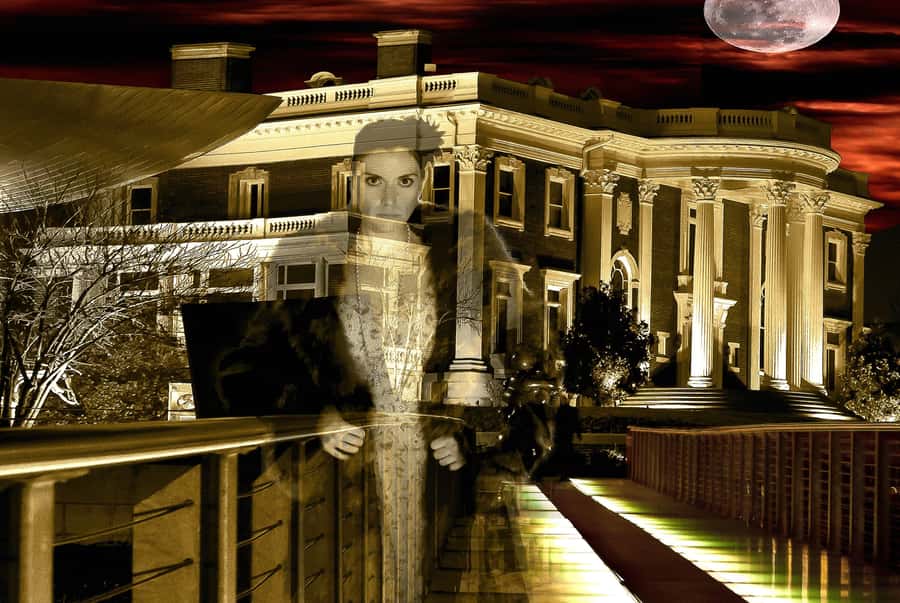 Chattanooga: Original Local Award-Winning Walking Ghost Tour - Starting at the haunted steampunk shop
