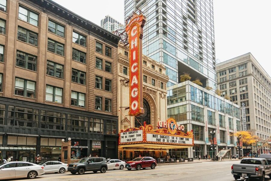 Chicago: Gangsters and Ghosts Guided Walking Tour - Meeting outside Hoyt’s Tavern