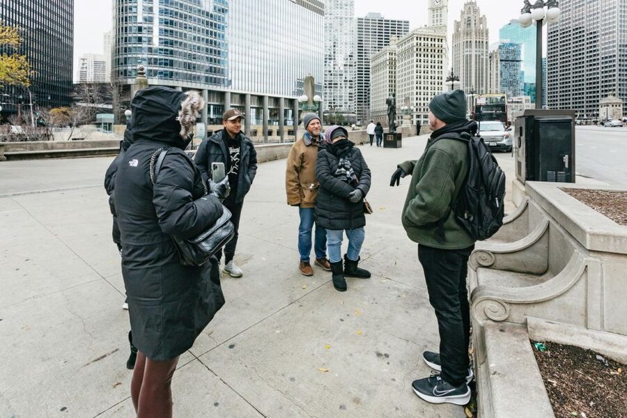 Chicago: Gangsters and Ghosts Guided Walking Tour - Cloud Gate and the Art Institute as city markers