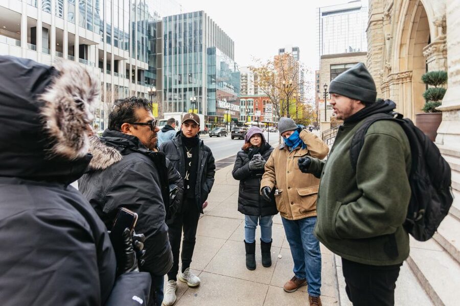 Chicago: Gangsters and Ghosts Guided Walking Tour - The 20-minute pause at a gangster hangout