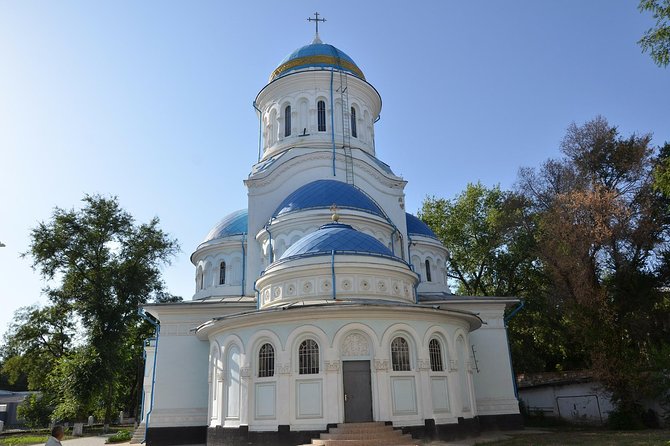 Chisinau Ghost Tour in Cemeteries - Entering Saint Lazarus, also called Doina