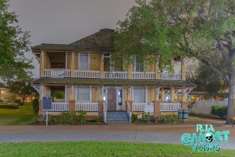 Corpus Christi: Guided Ghost Tour - The guide sets the tone