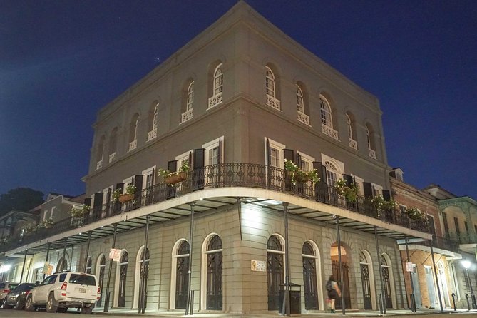 Crawl New Orleans: Haunted Bar Crawl with Shot Included - Guide style matters more than the route