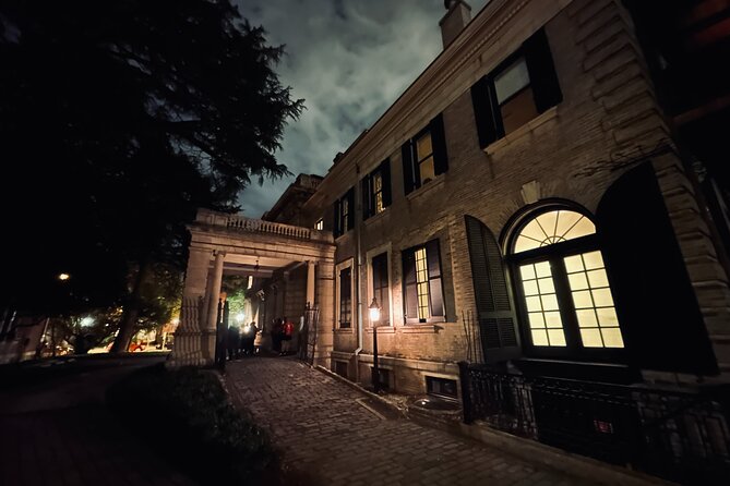 Creepy Tales on Campus Ghost Tour - Valerie’s storytelling style matters