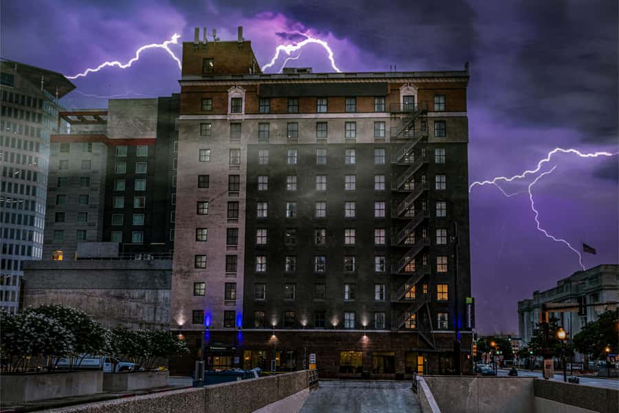 Dallas: Historic West End Ghost Walking Tour - What the one-hour format means