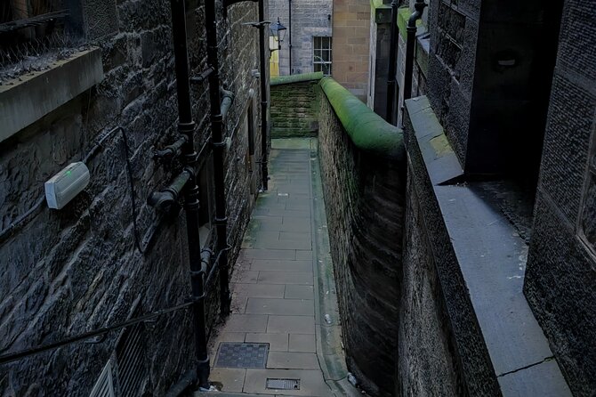 Dark History and Ghost Tour of Edinburgh - Victoria Street, Harry Potter connections, and a darker wizard