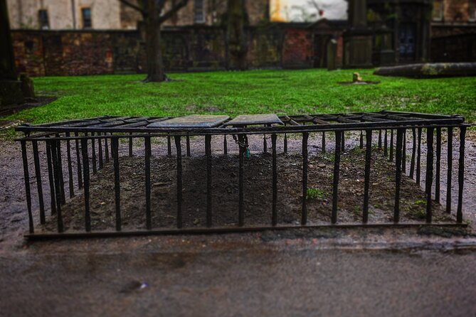 Dark History and Ghost Tour of Edinburgh - Greyfriars Kirkyard and the final haunted stories