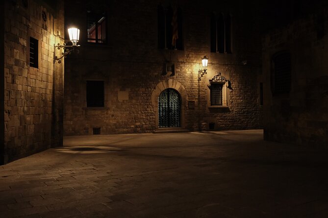 Dark History and Legends Night Walk of Gothic Quarter - Why this Gothic Quarter walk feels different after dark