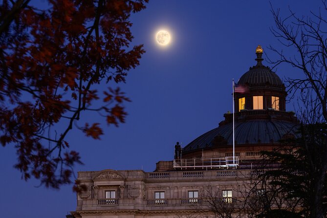 Dark History: Scandals of Capitol Hill Evening Walking Tour - Congressional office buildings and backroom dealings