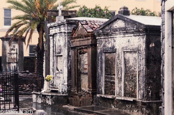Dark History Tour In New Orleans - A pause at Lafitte’s Blacksmith Shop Bar