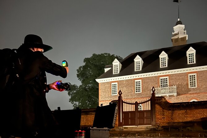 Dead Of Night Ghost Tour in Williamsburg / PARANORMAL EQUIPMENT - Stories, houses, and the Colonial setting