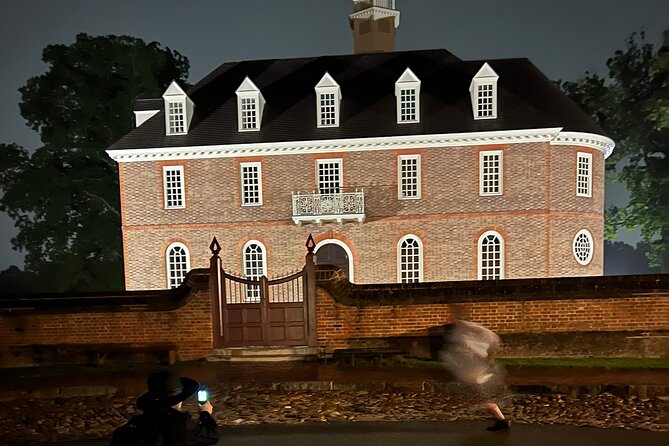 Dead Of Night Ghost Tour in Williamsburg / PARANORMAL EQUIPMENT - Who will enjoy this tour most