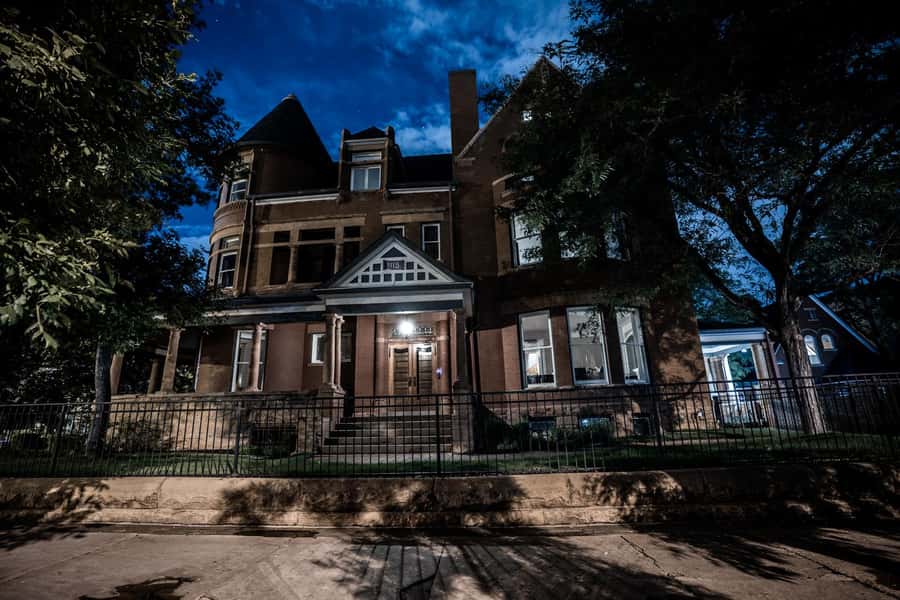 Denver: Denver Terrors Guided Ghost Tour - Acacia Apartments and the darker side of the route