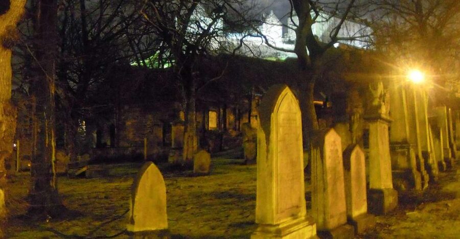 Edinburgh: 2-Hour Ghost Tour in Spanish - Key points to know before booking