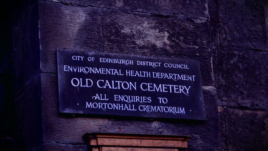 Edinburgh: 2-Hour Ghost Tour in Spanish - What the $20 price gets you