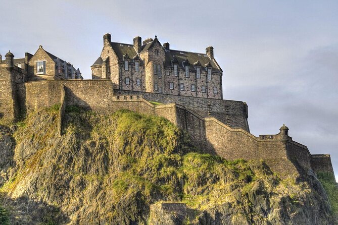 Edinburgh 2 Hour Nighttime Ghost Tour Italian Tour Guide - Key points to know before booking