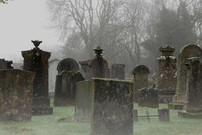 Edinburgh 2 Hour Nighttime Ghost Tour Italian Tour Guide - Edinburgh after dark, with Italian storytelling