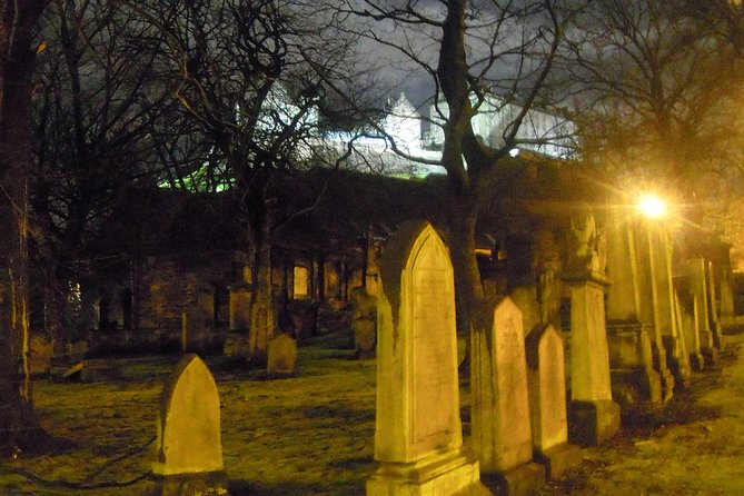 Edinburgh 2 Hour Nighttime Ghost Tour Italian Tour Guide - Edinburgh Castle’s famous ghost story